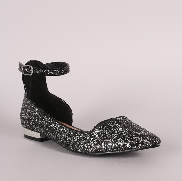 Sarah Siah Shoes - 𝙇𝙖𝙨𝙩 𝙎𝙞𝙯 6 & 7 🖤Leatherette Glittery Pointy Flat